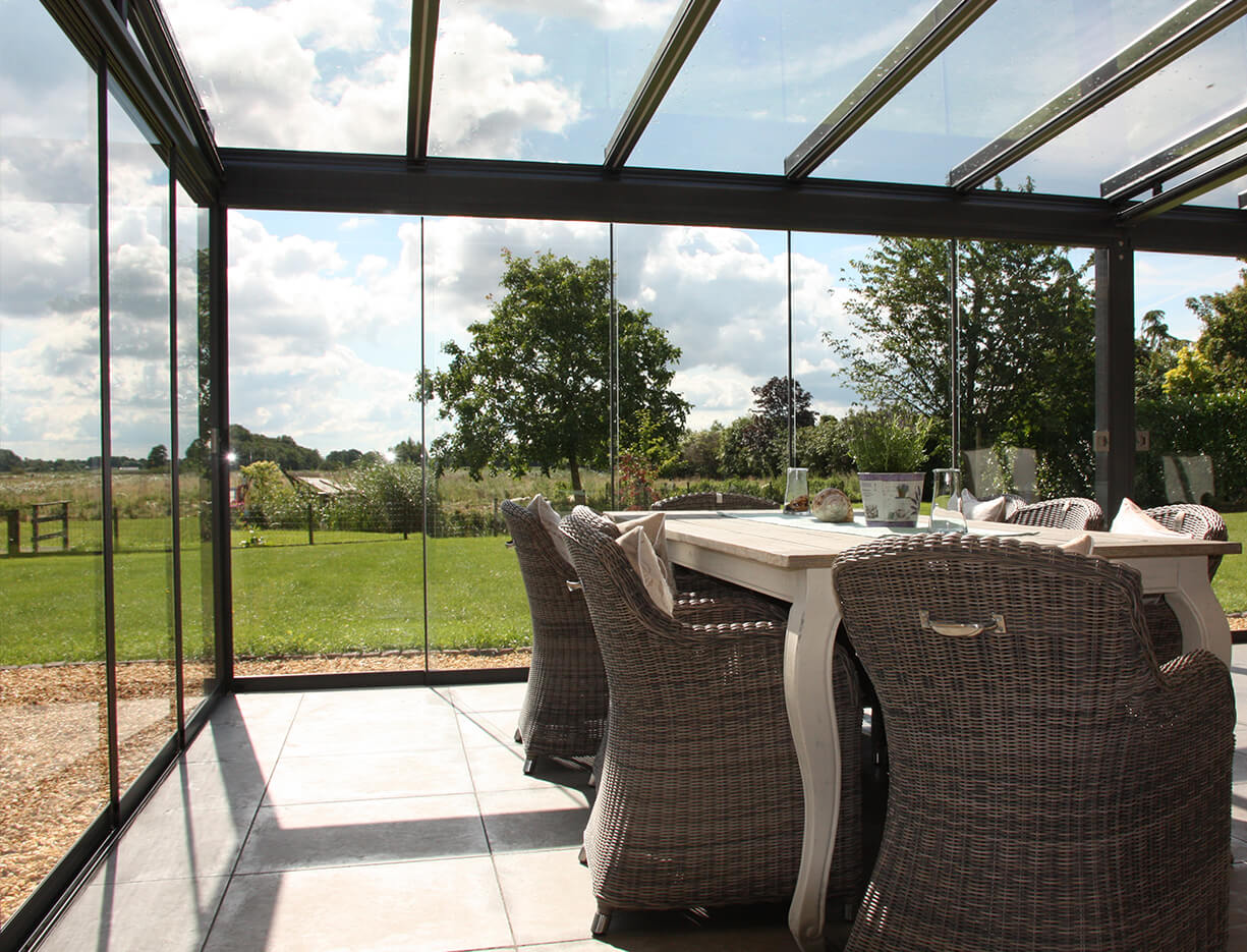 Stabiles und elegantes Terrassendach aus Aluminium und Glas